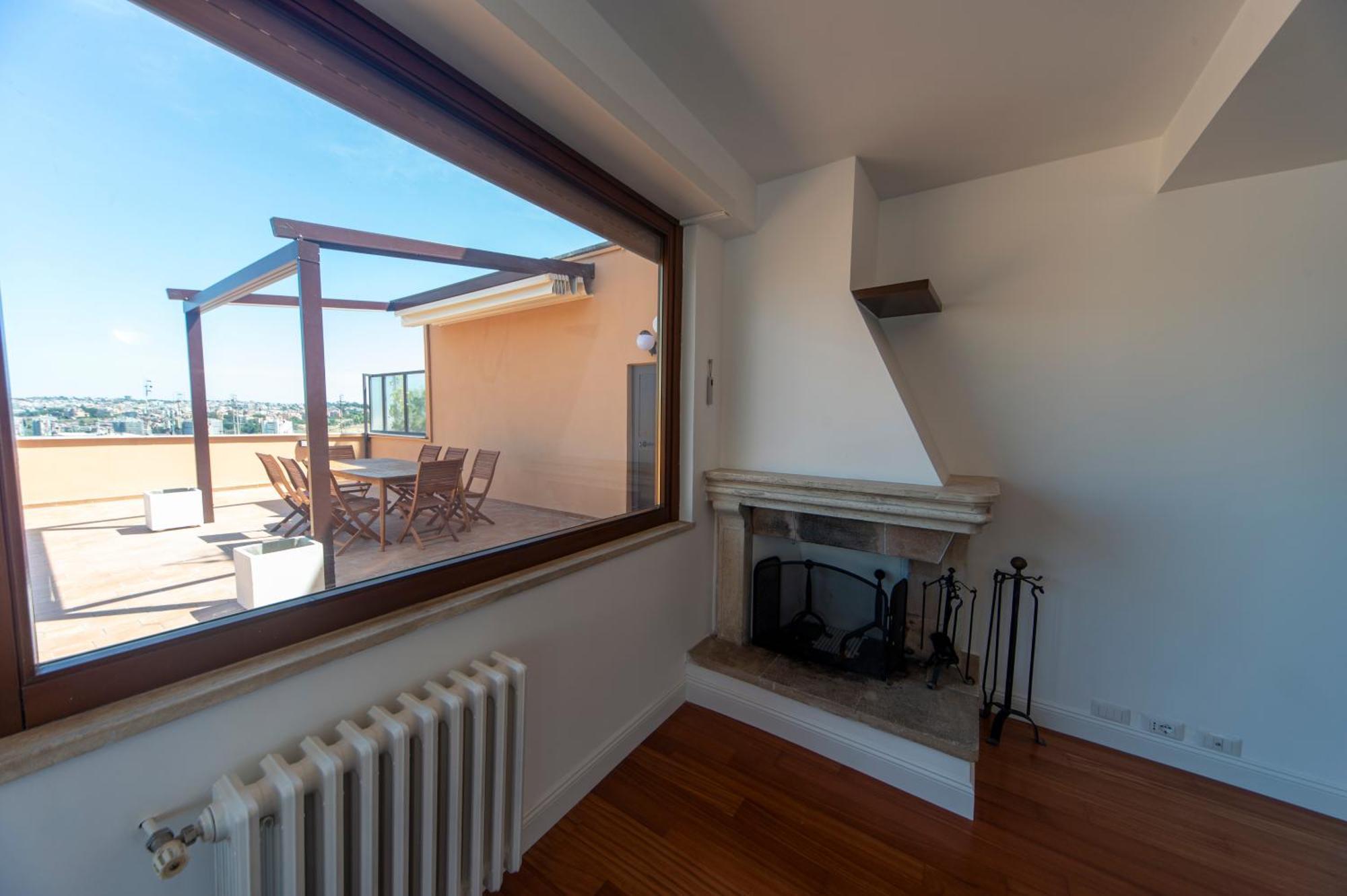 Cardinal Mistrangelo - Next To The Metro Station, Large And Comfortable Penthouse With Terrace Appartamento *