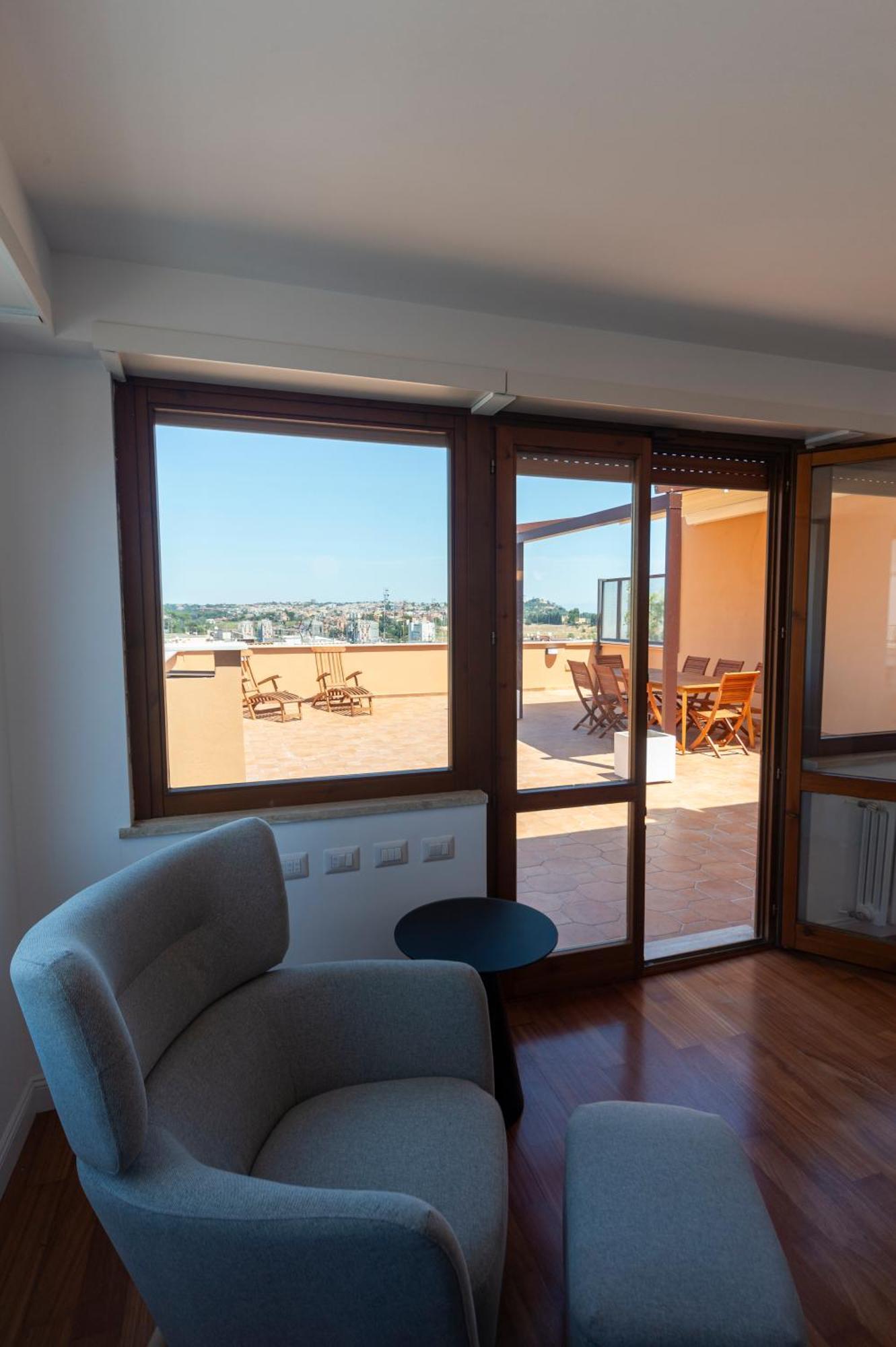 Cardinal Mistrangelo - Next To The Metro Station, Large And Comfortable Penthouse With Terrace * Roma