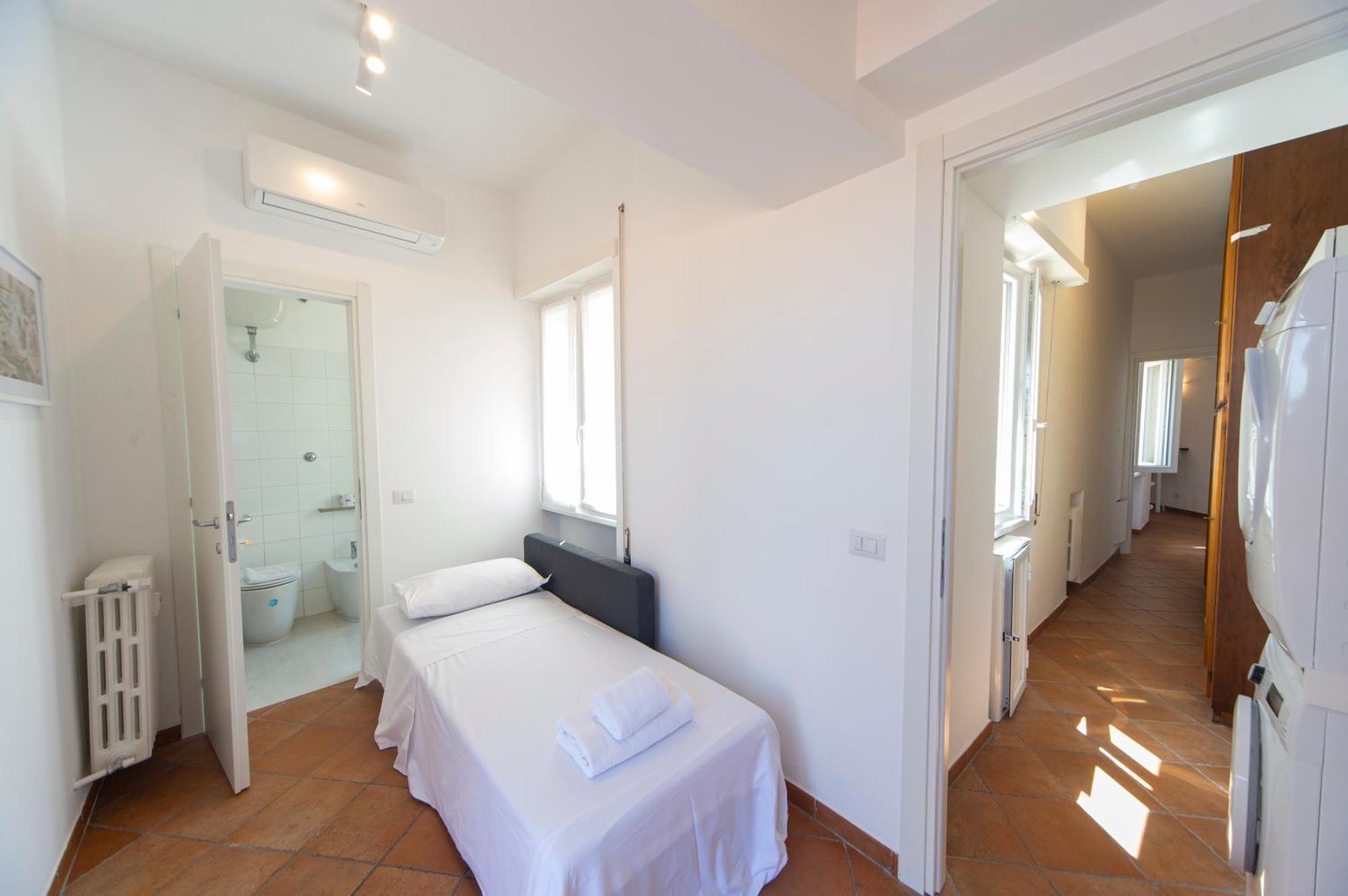 Cardinal Mistrangelo - Next To The Metro Station, Large And Comfortable Penthouse With Terrace * Roma