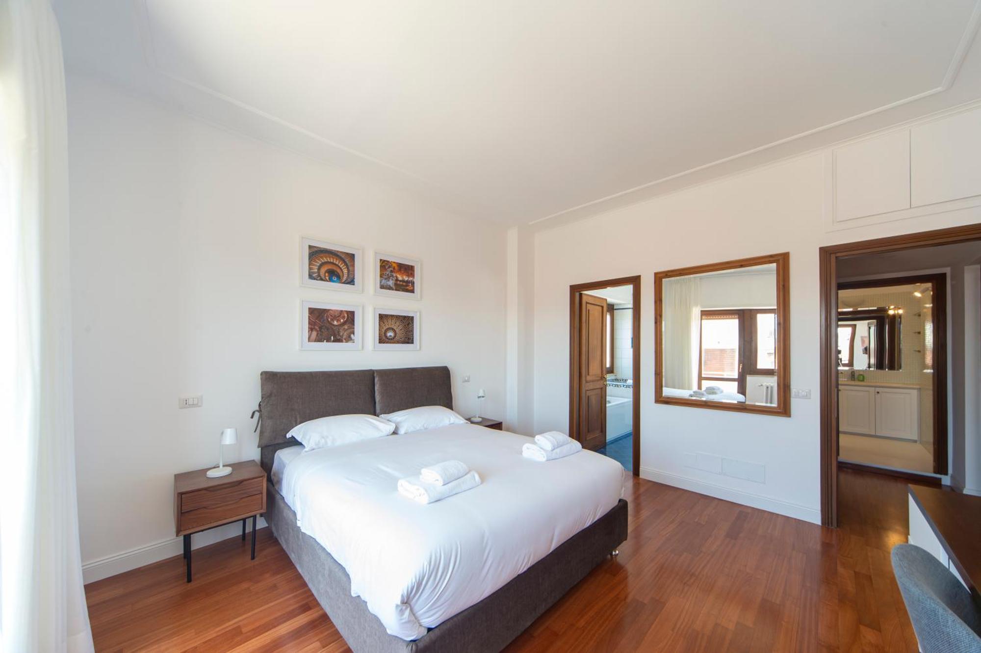 Cardinal Mistrangelo - Next To The Metro Station, Large And Comfortable Penthouse With Terrace * Roma