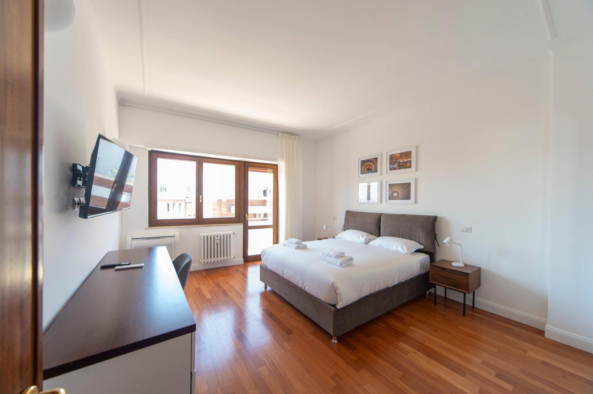 Cardinal Mistrangelo - Next To The Metro Station, Large And Comfortable Penthouse With Terrace Appartamento *