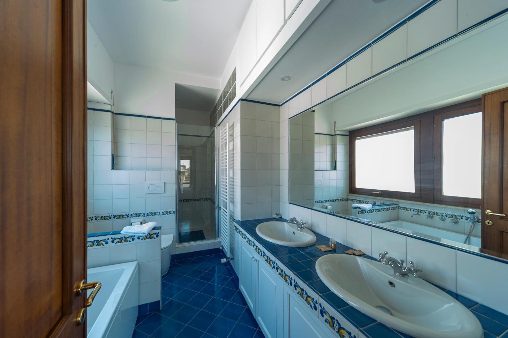 Appartamento Cardinal Mistrangelo - Next To The Metro Station, Large And Comfortable Penthouse With Terrace Roma