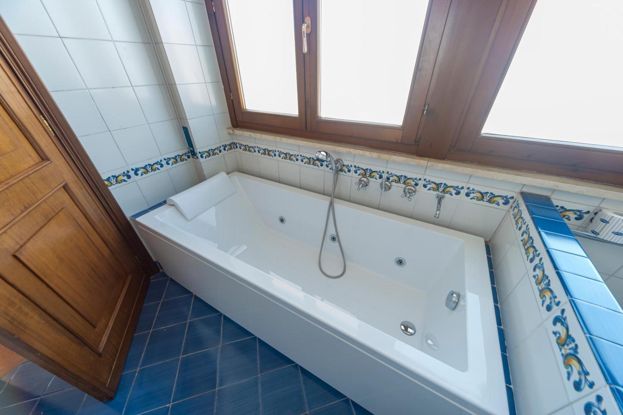 Cardinal Mistrangelo - Next To The Metro Station, Large And Comfortable Penthouse With Terrace Appartamento *