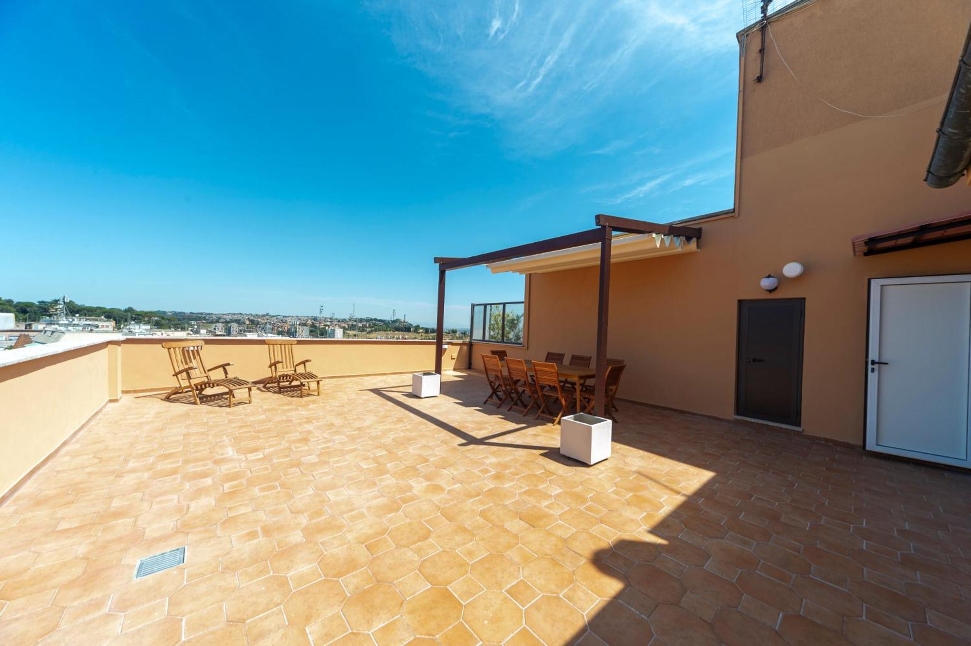 Cardinal Mistrangelo - Next To The Metro Station, Large And Comfortable Penthouse With Terrace Appartamento *