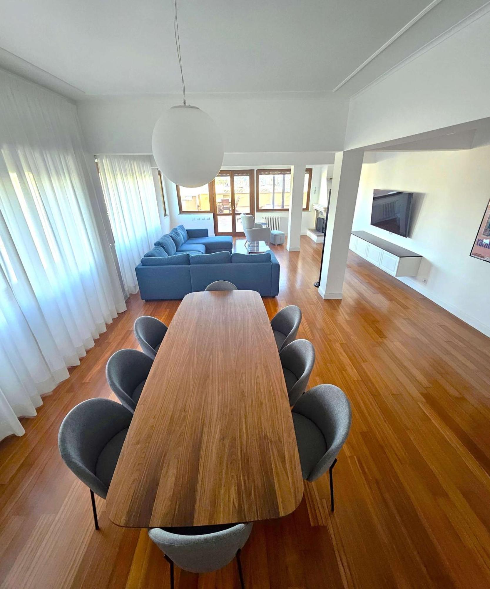 Cardinal Mistrangelo - Next To The Metro Station, Large And Comfortable Penthouse With Terrace Appartamento *