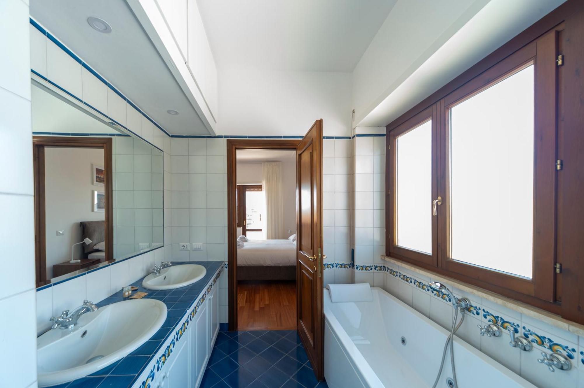 Cardinal Mistrangelo - Next To The Metro Station, Large And Comfortable Penthouse With Terrace Roma